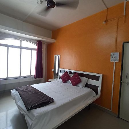 Malwade Motels Пуне Екстер'єр фото